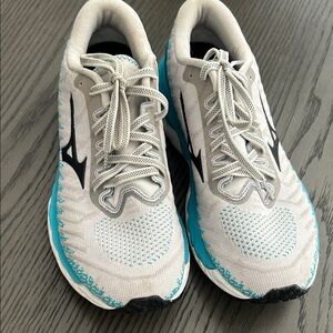 Mizuno Women's Athletic Shoes - White and Teal